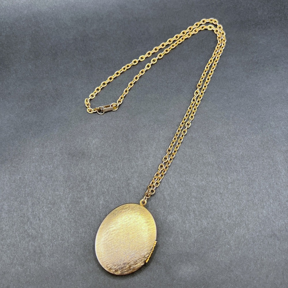 Vintage Locket Necklace Red Rose Gold Tone Oval Floral Pendant Cottagecore - Picture 9 of 13